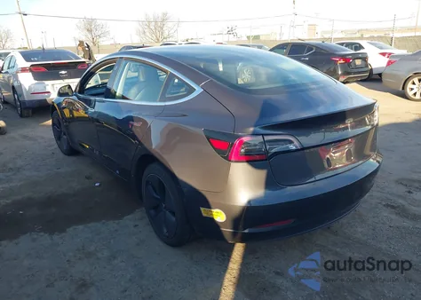2018 Tesla Model 3 Long Range/Mid Range from USA, damaged, VIN 5YJ3E1EA8JF123800